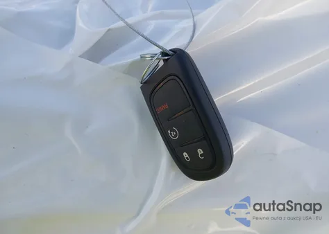 2021 Jeep Cherokee Latitude Plus 4X4 z USA, uszkodzony, nr VIN 1C4PJMLB9MD146427